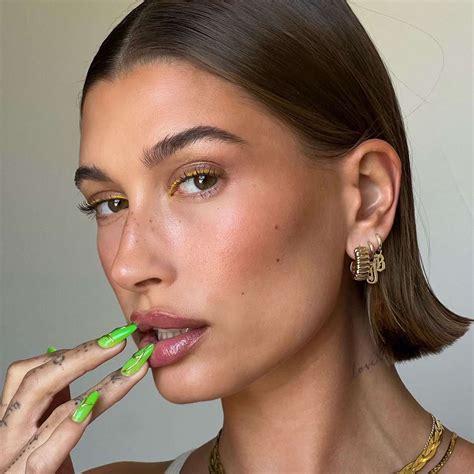 hailey bieber makeup 2024.